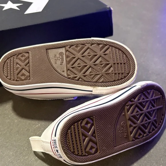 Converse Toddler White Strap Sneakers Size 9 - NEW - Picture 3 of 6